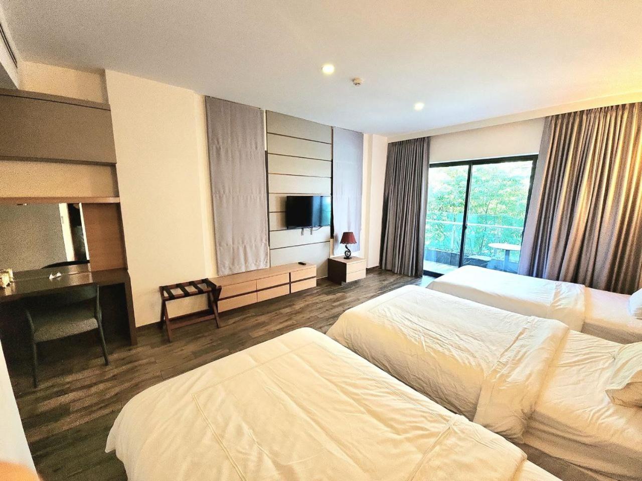 Chilchill Hotel Riverside Пном Пен Екстериор снимка