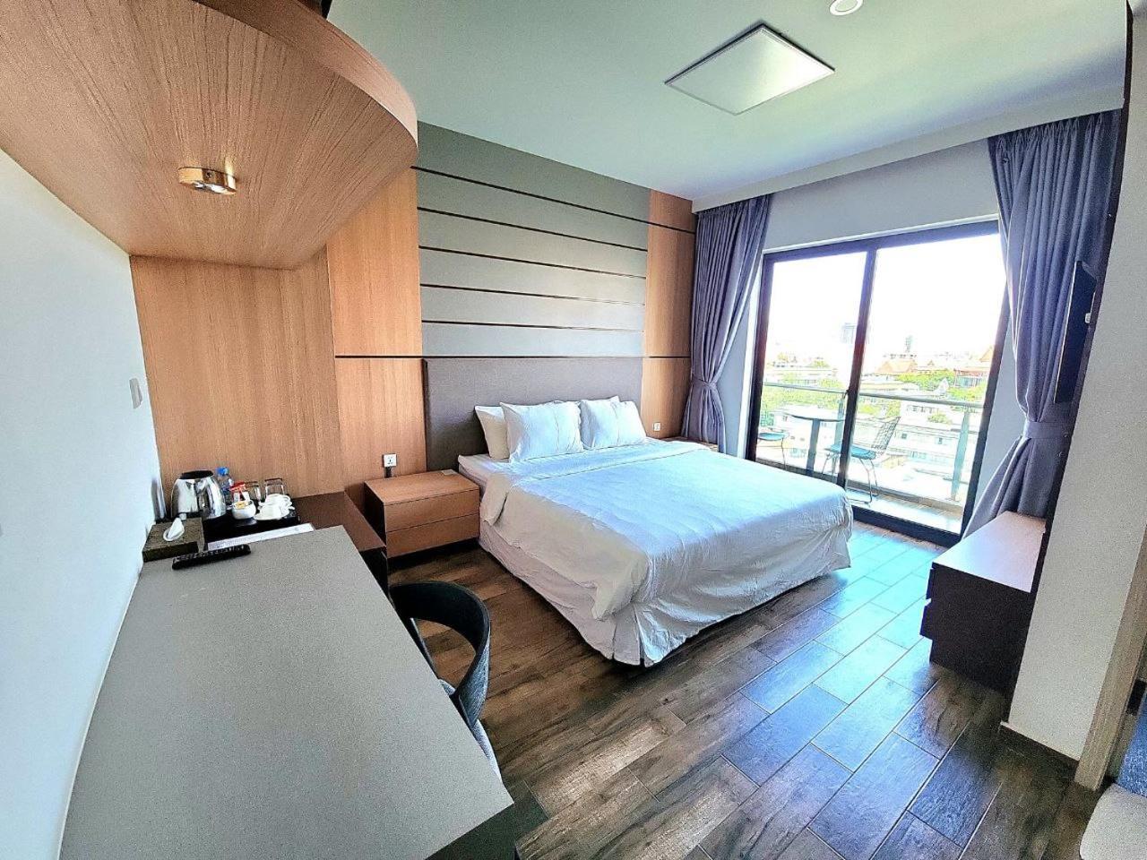 Chilchill Hotel Riverside Пном Пен Екстериор снимка