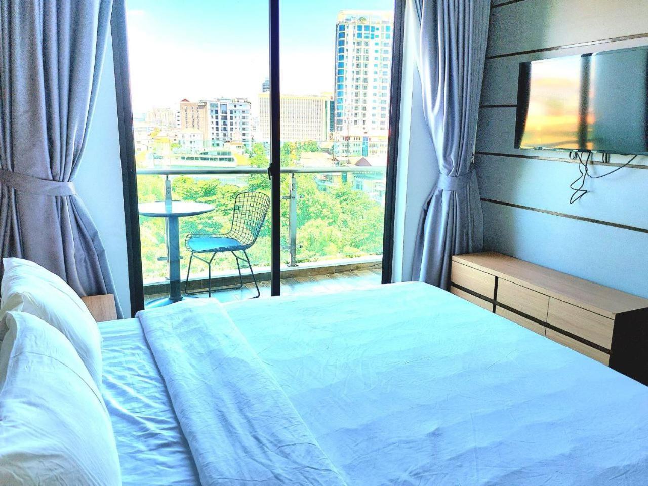 Chilchill Hotel Riverside Пном Пен Екстериор снимка
