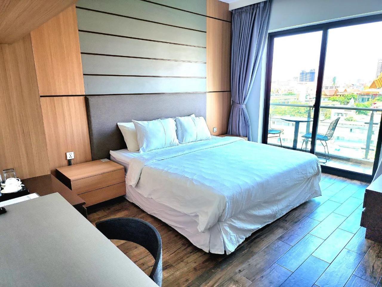 Chilchill Hotel Riverside Пном Пен Екстериор снимка