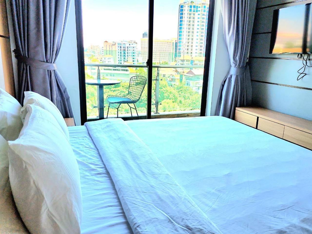 Chilchill Hotel Riverside Пном Пен Екстериор снимка