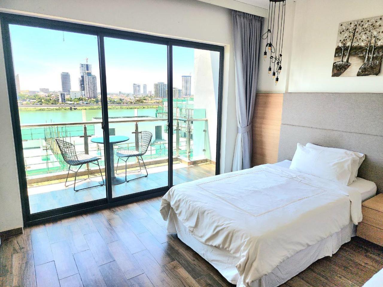 Chilchill Hotel Riverside Пном Пен Екстериор снимка