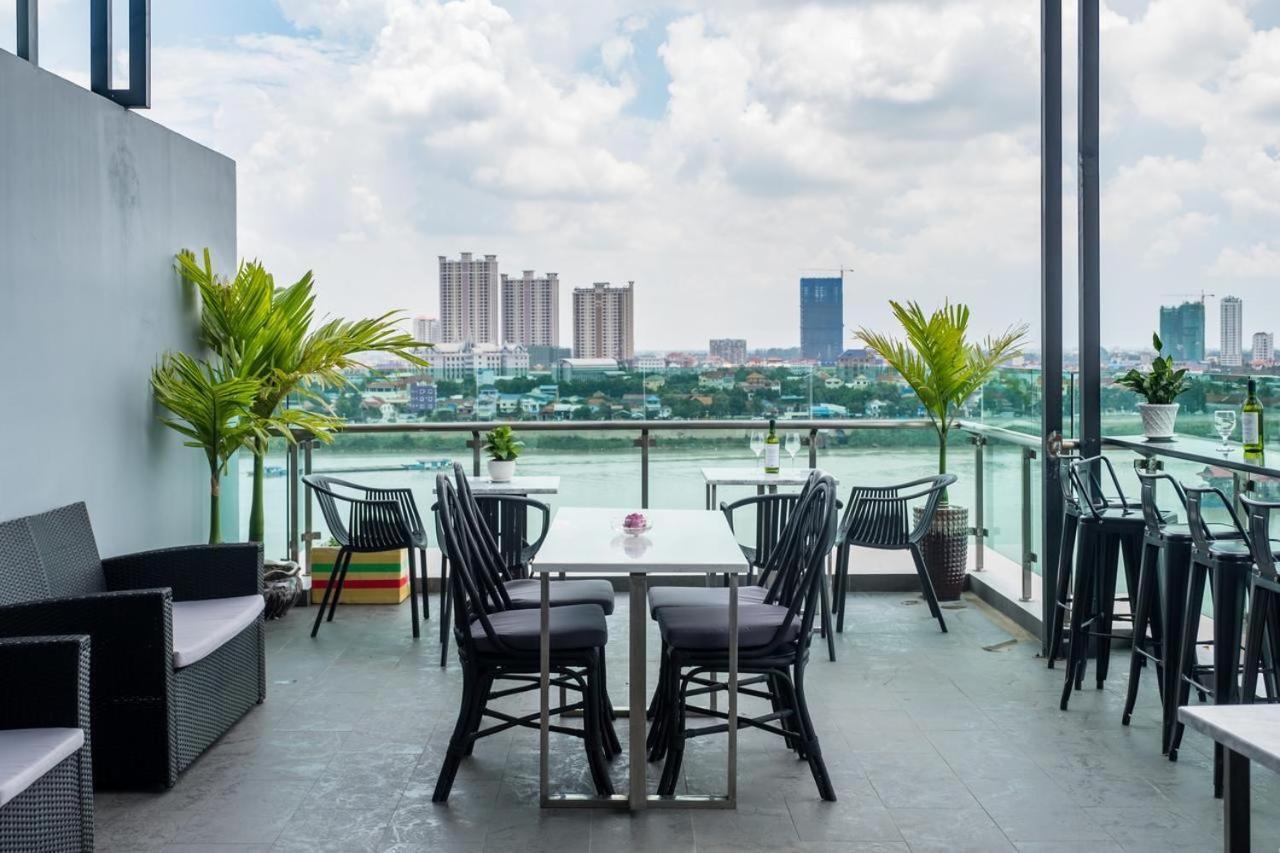 Chilchill Hotel Riverside Пном Пен Екстериор снимка