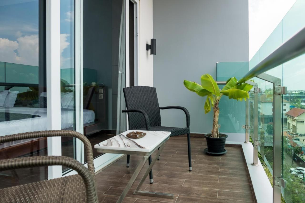 Chilchill Hotel Riverside Пном Пен Екстериор снимка